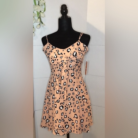 NWOT GB by Gianni Bini pink cheetah print summer dress with knot tie by bust. - Picture 4 of 10